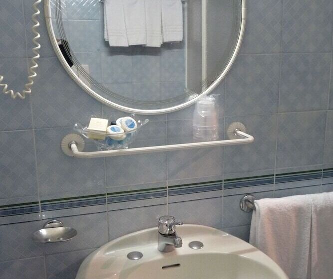 古典房间, Universal