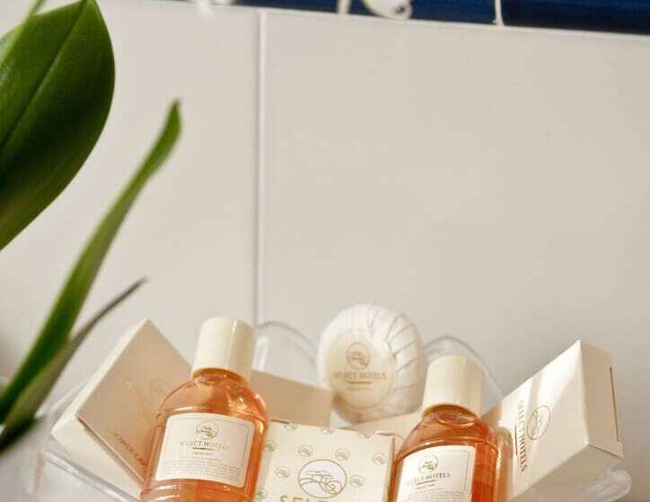 三人经典房间, Universal