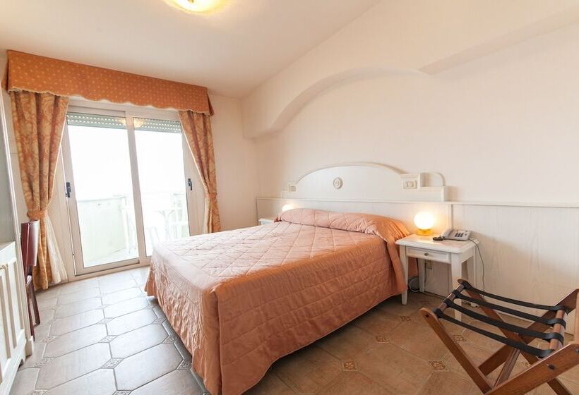 三人经典房间, Universal