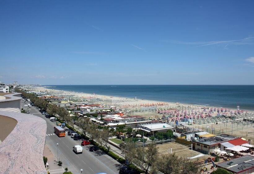 高级三人间, Universal