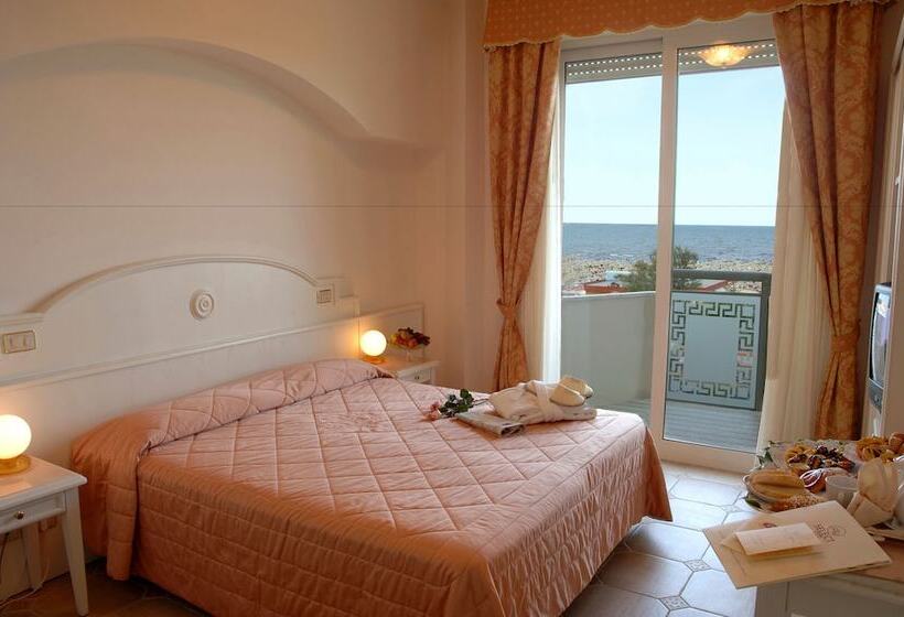 高级三人间, Universal