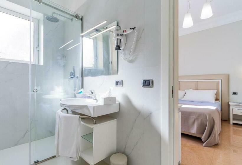 Номер Стандарт Трехместный, Victoria Palace Hotel & Zen Wellness