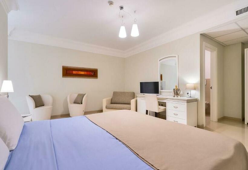 Номер Стандарт Трехместный, Victoria Palace Hotel & Zen Wellness