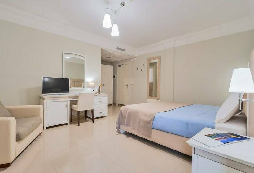 Номер Стандарт Трехместный, Victoria Palace Hotel & Zen Wellness