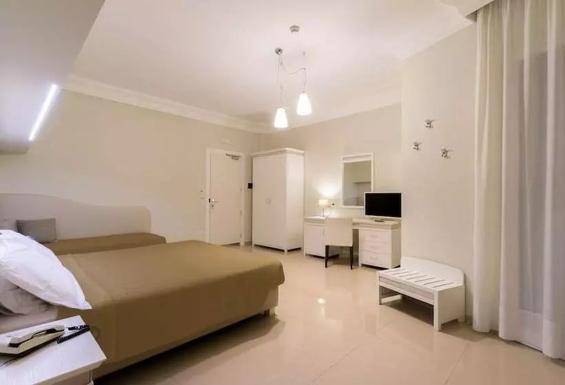 Standard Neljän Hengen Huone, Victoria Palace Hotel & Zen Wellness