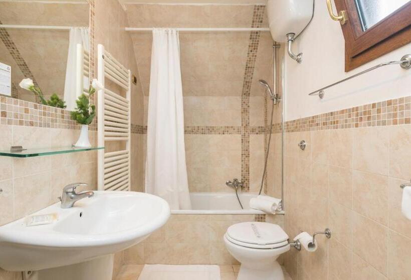 اتاق استاندارد چهار تخته, Villa Rosa