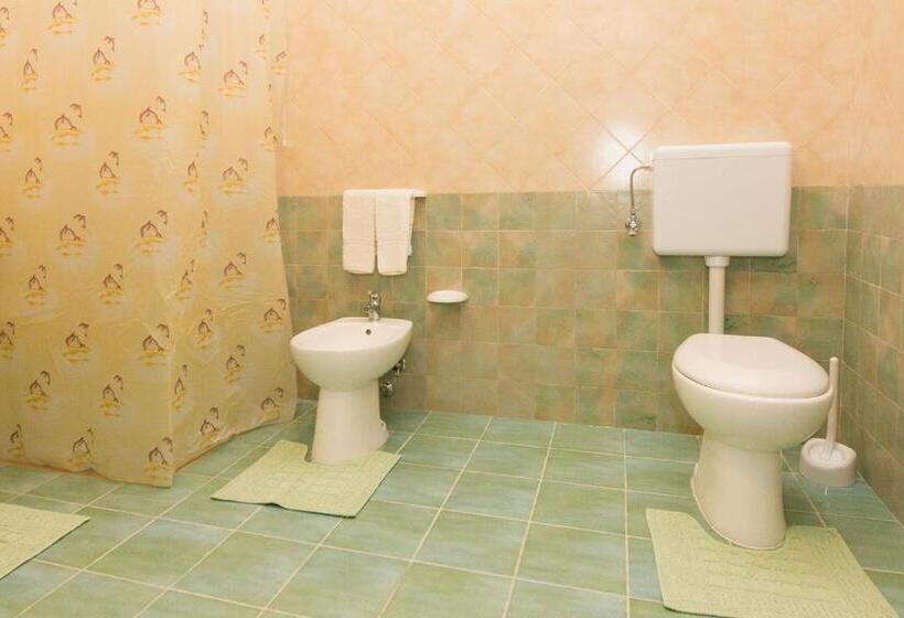 חדר סטנדרט לשלושה, B&b Li Cuti