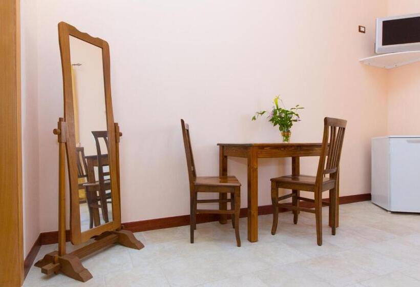 חדר סטנדרט לשלושה, B&b Li Cuti