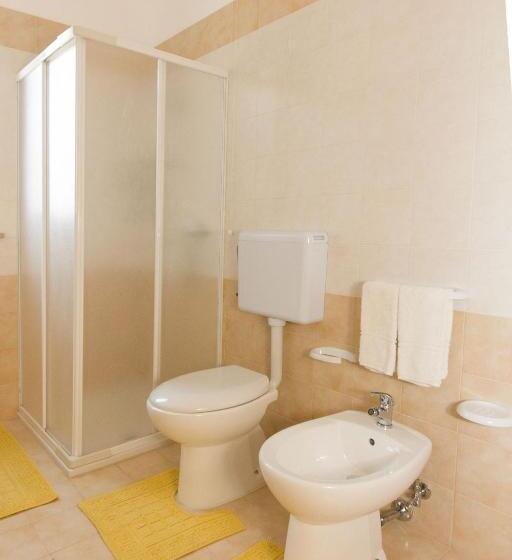 חדר סטנדרט לארבעה, B&b Li Cuti