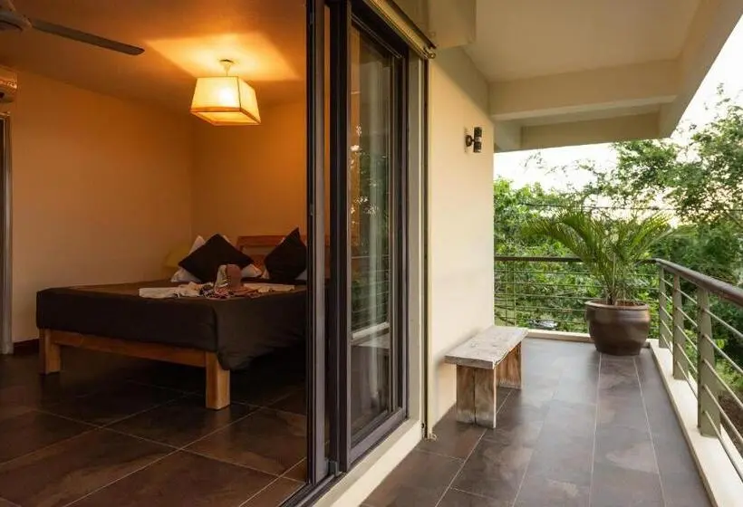 اتاق لوکس با چشم‌انداز دریا, Happy Days Guest House