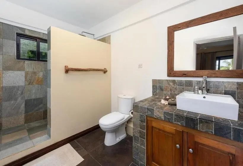 اتاق لوکس, Happy Days Guest House
