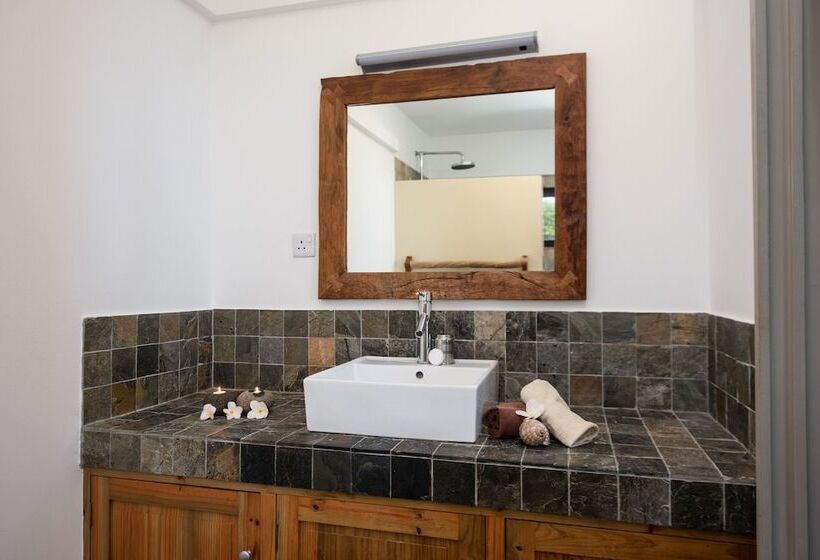 اتاق لوکس با چشمانداز, Happy Days Guest House