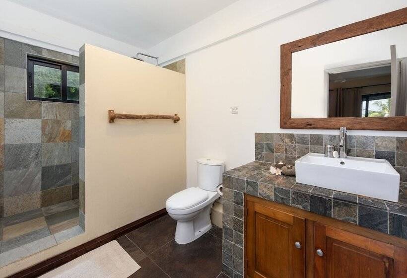 اتاق سوپریور با چشمانداز استخر, Happy Days Guest House