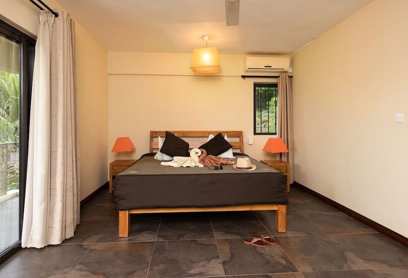 اتاق سوپریور با چشمانداز استخر, Happy Days Guest House