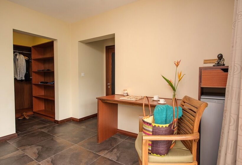 اتاق سوپریور با چشمانداز استخر, Happy Days Guest House