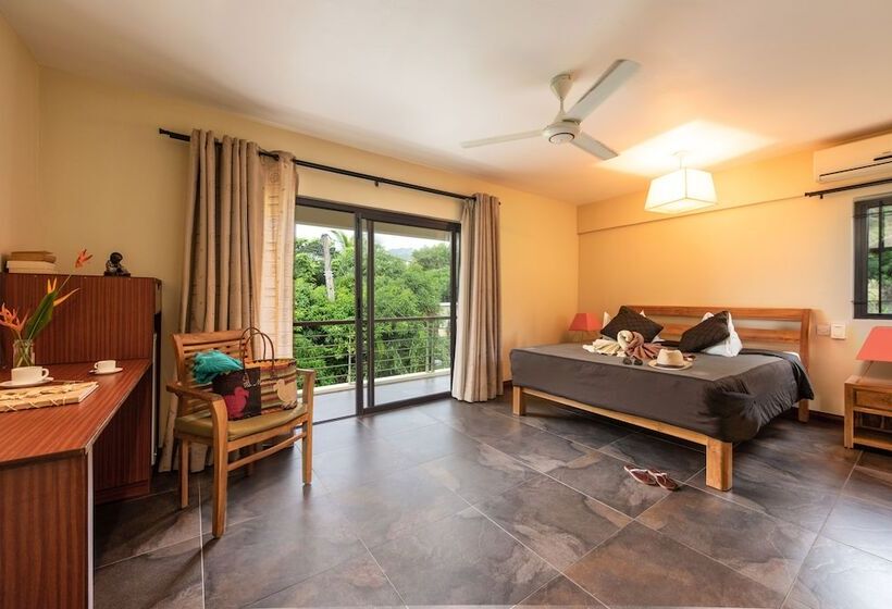 اتاق سوپریور با چشمانداز استخر, Happy Days Guest House