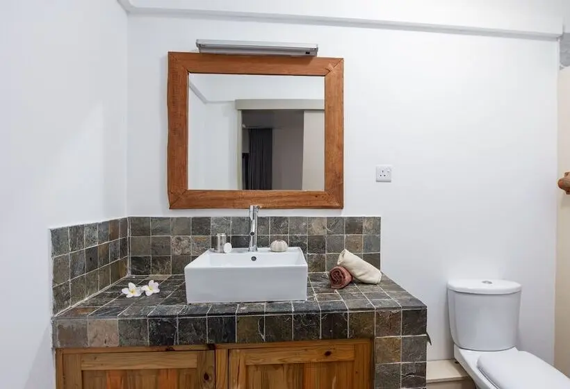 اتاق لوکس با چشم‌انداز دریا, Happy Days Guest House