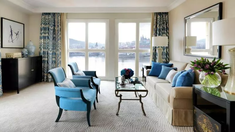 سوئیت با چشم‌انداز رودخانه, Four Seasons Hotel Prague