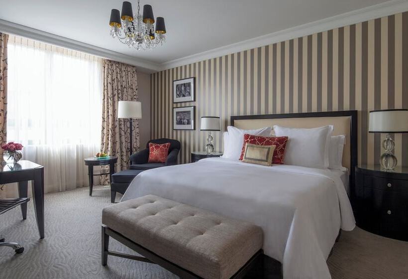 Номер Deluxe, Four Seasons Hotel Prague