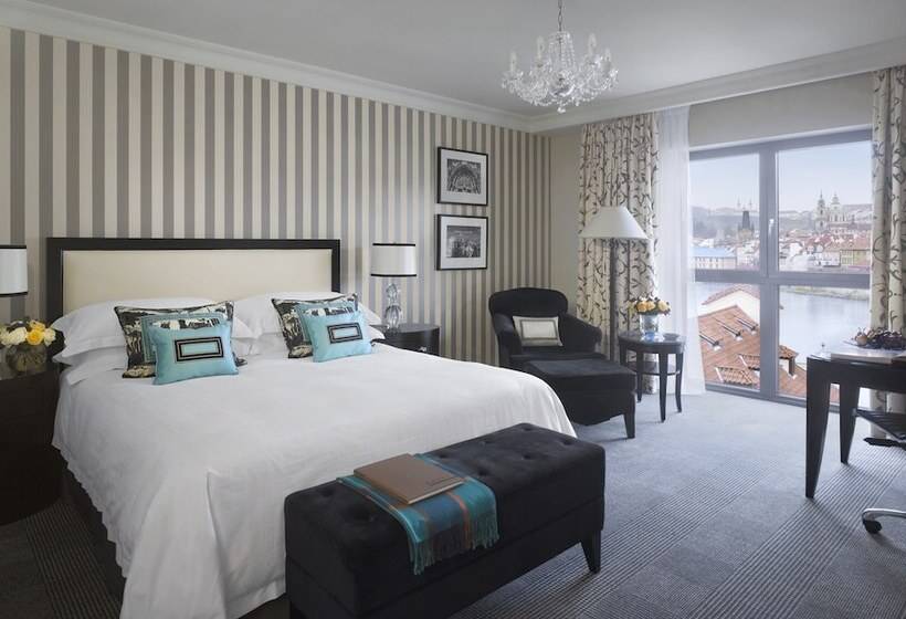 Номер Deluxe, Four Seasons Hotel Prague