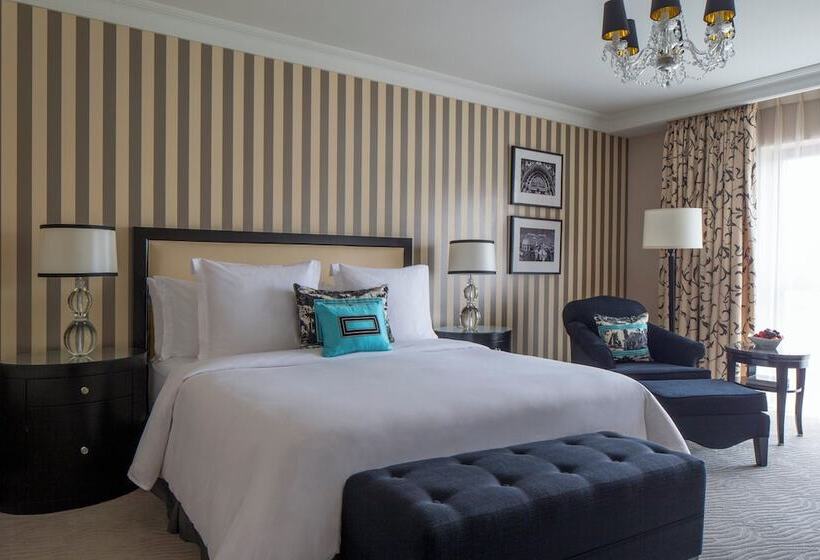 Номер Deluxe, Four Seasons Hotel Prague