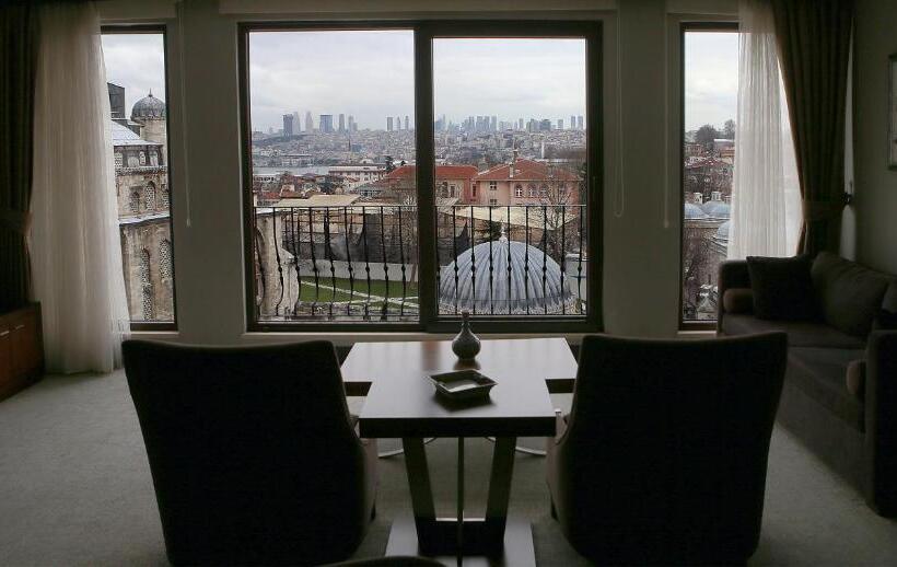 سوئیت با تخت بزرگ, Grand Hotel Gulsoy Old City