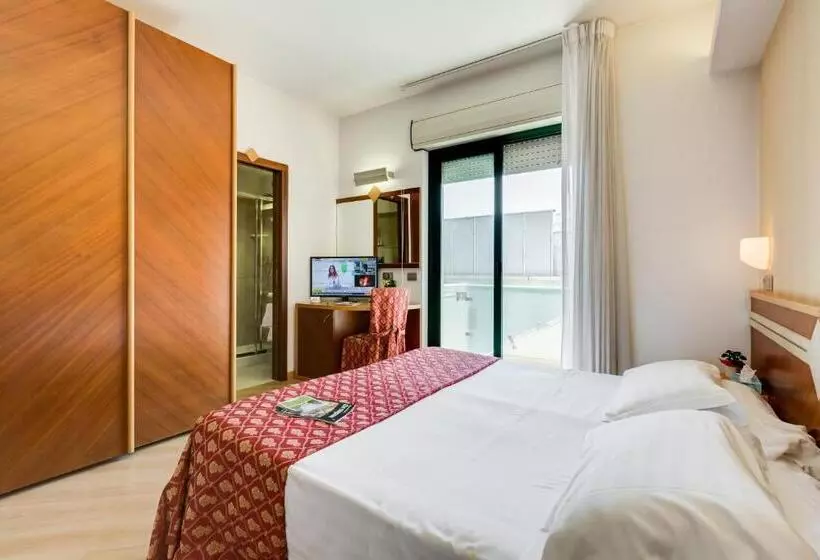 Classic Kolmen Hengen Huone, Europa Beach Village