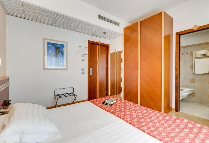 Трехместный Superior Вид на Море, Europa Beach Village