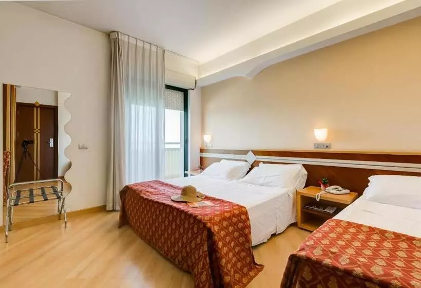 Deluxe Neljän Hengen Huone, Europa Beach Village