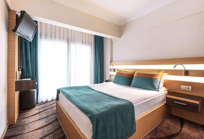 Номер Стандарт Вид на Город, Ilayda