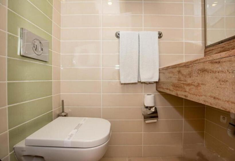 Номер Стандарт Вид на Город, Ilayda