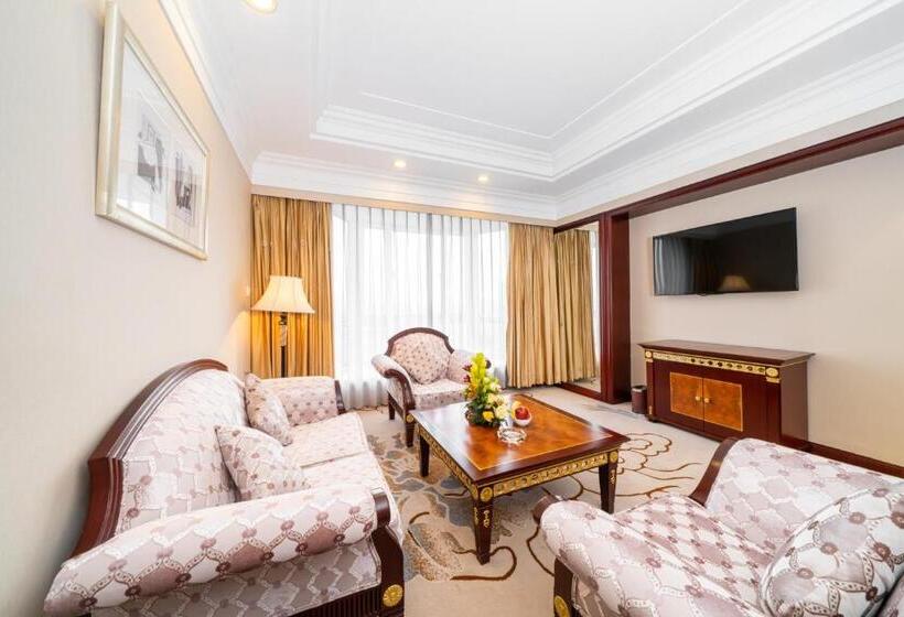 Люкс 3 Спальни, Maritim Hotel Taicang Garden