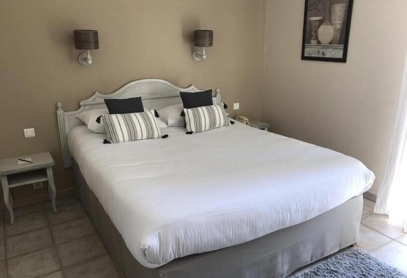 غرفة قياسية مزوَّدة بتراس, Mas De La Senancole