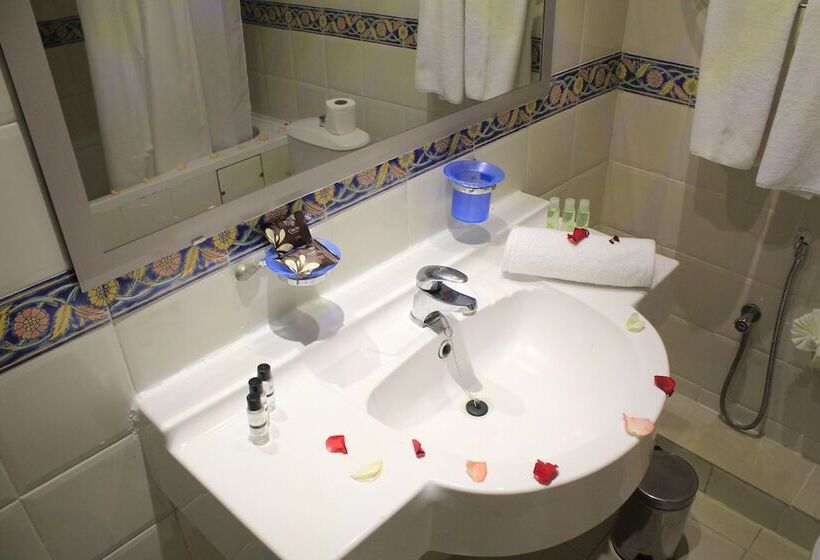 اتاق استاندارد سه نفره, Sousse City And Beach