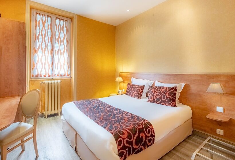 Номер Стандарт Трехместный, The Originals City, Hôtel Régina, Périgueux