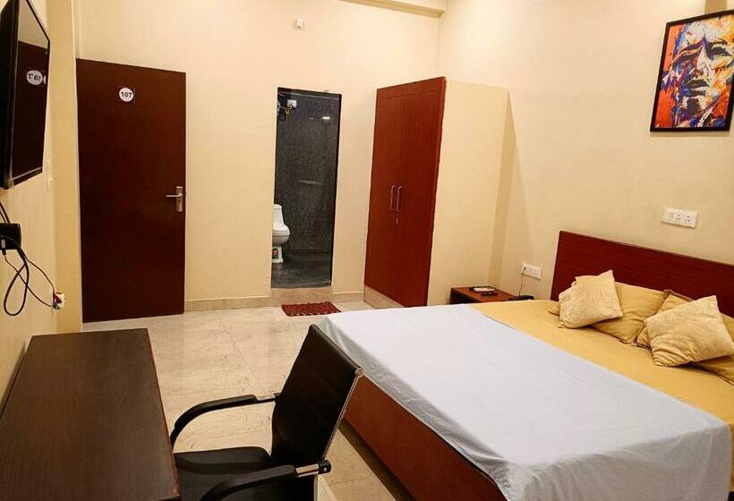 Deluxe Rum, Green Hillock