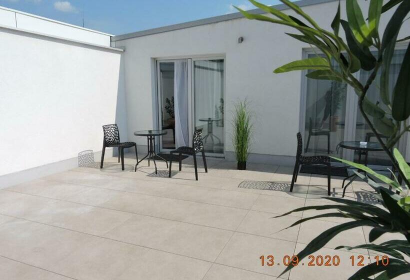 חדר סטנדרט עם טרסה, Primma