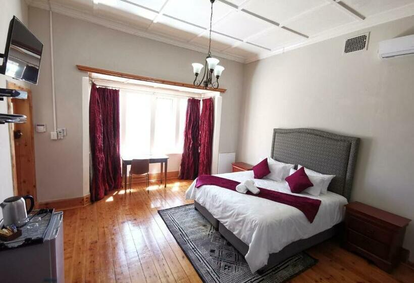 חדר דחוקס עם מיטת קינג, Lucolo Palace B&b Aliwal North