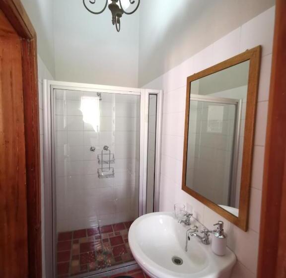 חדר דלוקס עם מיטת קינג, Lucolo Palace B&b Aliwal North