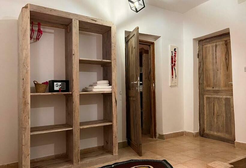 家庭间, Stone Resort