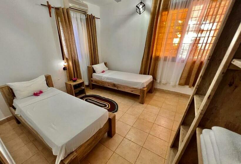 家庭间, Stone Resort