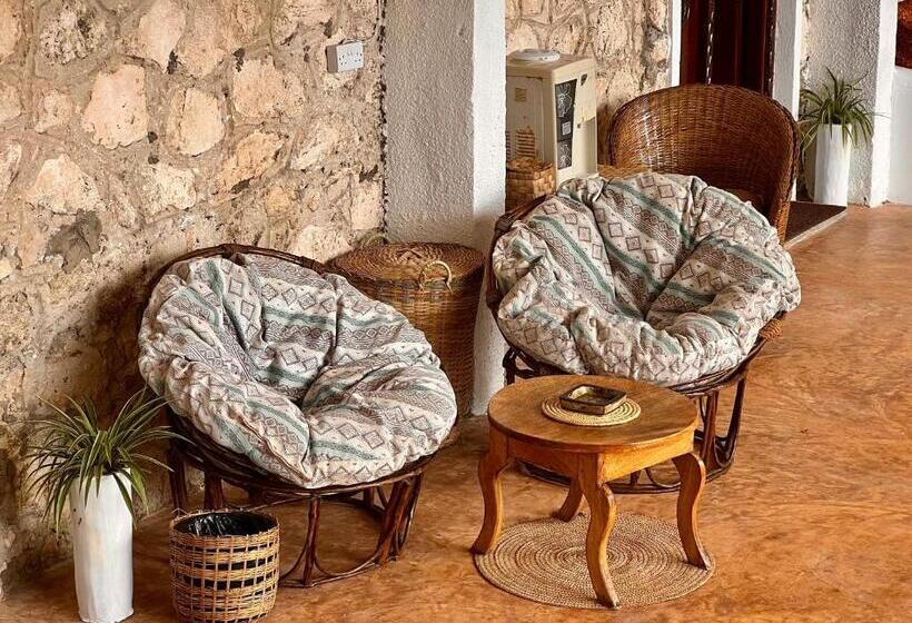 家庭间, Stone Resort