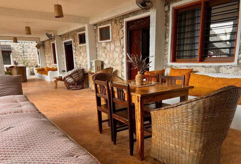 家庭间, Stone Resort