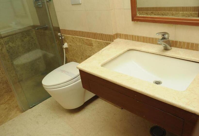 חדר דלוקס, Ponnis Grand Inn