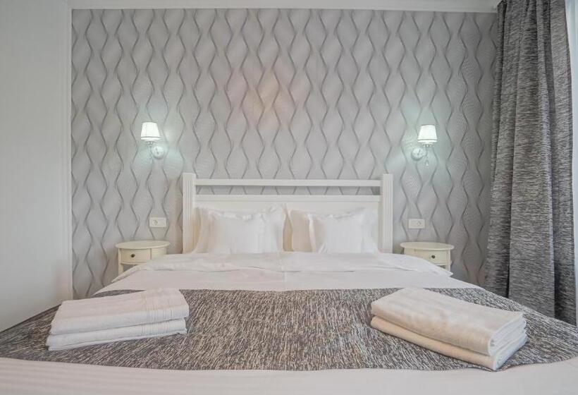 اتاق لوکس, Monarch House