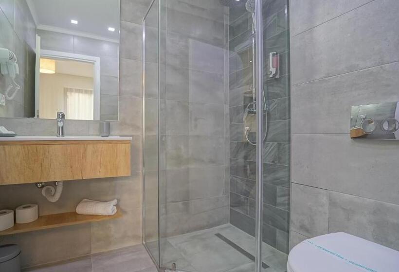 اتاق لوکس, Monarch House