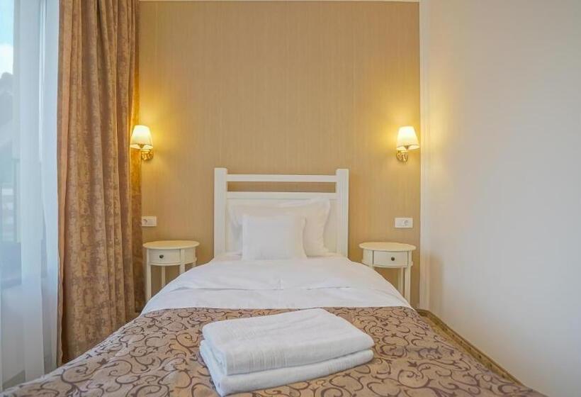 اتاق استاندارد یک نفره, Monarch House