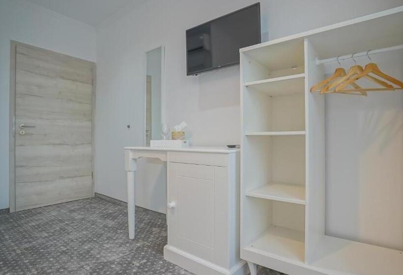 اتاق استاندارد یک نفره, Monarch House