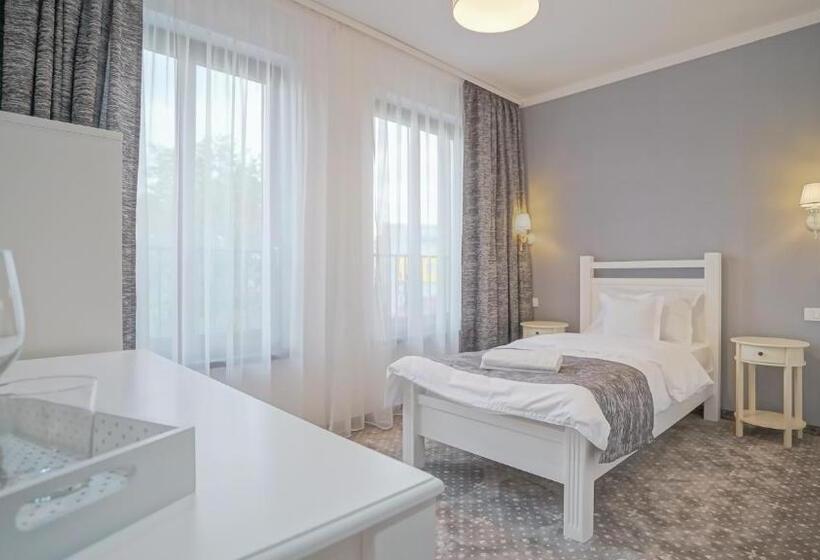 اتاق استاندارد یک نفره, Monarch House