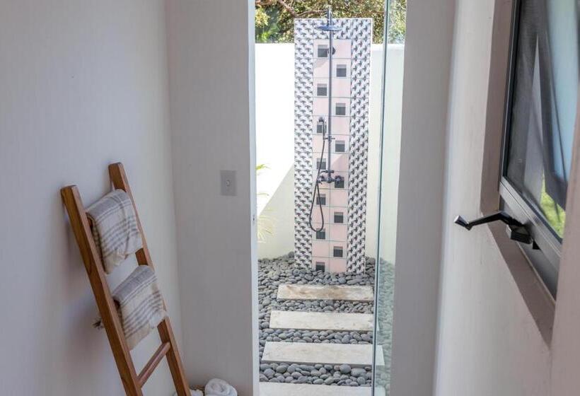 高级工作室, Catalina S Hideaway